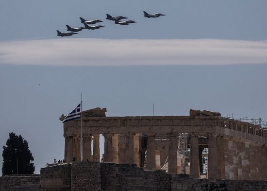 Πτήσεις αμερικανικών και ελληνικού C-130 πάνω από την Ακρόπολη