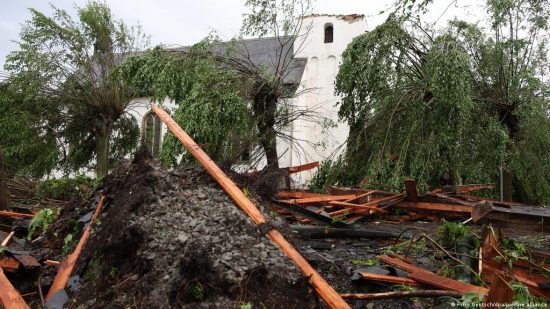 Ανεμοστρόβιλος σκόρπισε τον τρόμο στη Γερμανία με 1 νεκρό και 40 τραυματίες