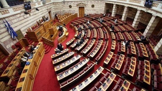 Βουλή: Ψηφίστηκαν ο κλιματικός νόμος και τροπολογίες για ενίσχυση στο ρεύμα και αναδασωτέες εκτάσεις