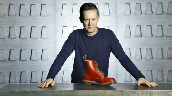 Dr. Martens: Aύξηση τιμών για τις θρυλικές μπότες – Εκτίναξη της μετοχής – mononewsTV