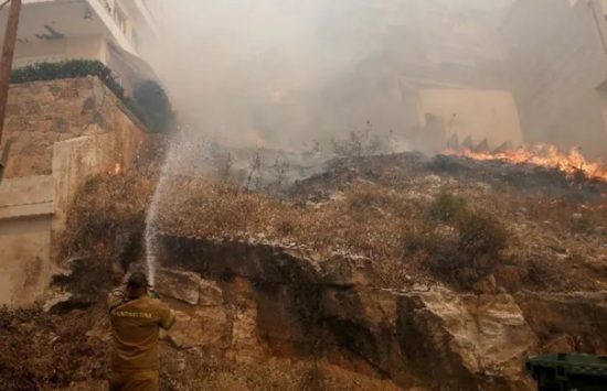 Σε εξέλιξη η καταμέτρηση των ζημιών από την πυροσβεστική στο Πανόραμα Βούλας – Σε επιφυλακή όλες οι δυνάμεις