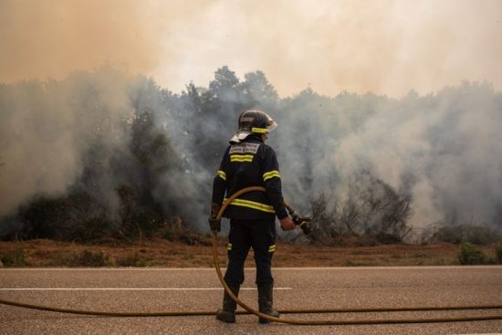 Ισπανία: Στις φλόγες χιλιάδες στρέμματα δάσους – Εκκενώθηκε το πάρκο Πουί ντου Φου