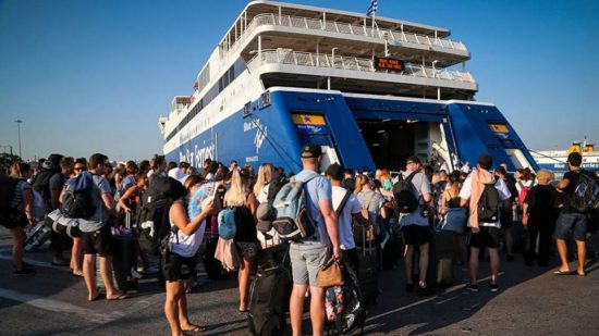 Αυξημένη η επιβατική κίνηση από τον Πειραιά και την Ραφήνα τον Ιούλιο