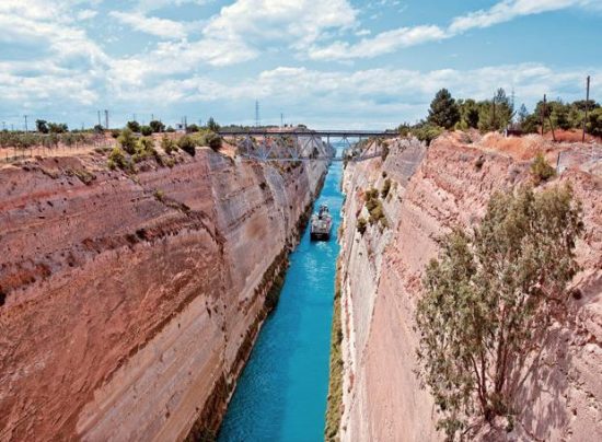 Κανονικά και με ασφάλεια λειτουργεί η Διώρυγα της Κορίνθου