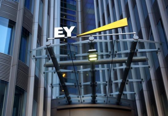 EY: Δυσχερές το α’ τρίμηνο του 2023 για τις δημόσιες εγγραφές παγκοσμίως