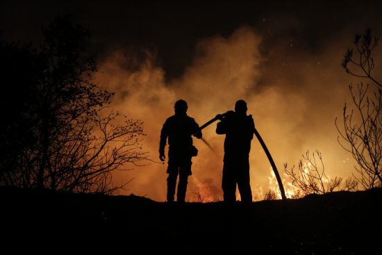 Πολύ υψηλός κίνδυνος πυρκαγιάς την Παρασκευή σε 5 Περιφέρειες