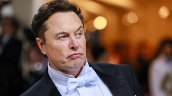 Tesla: Σχεδόν στο 40% η κεφαλαιοποίησή της, λίγο πριν αναλάβει ο Τραμπ