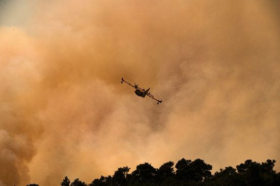 Έβρος: Απειλεί ξανά το χωριό Δαδιά η φωτιά – Σε τρία μέτωπα μαίνεται η πυρκαγιά στο Εθνικό Πάρκο