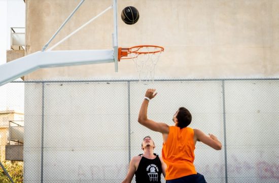 Ο ήχος από τα μεταλλικά διχτάκια ήχησε δυνατά στο πρώτο 2on2 Streetball τουρνουά στην Ελλάδα!