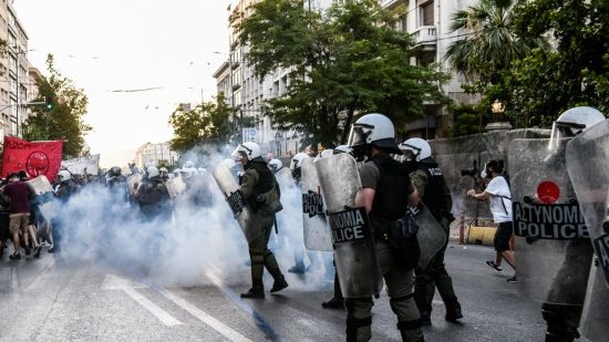 Δίωξη για πλημμέλημα στους τέσσερις συλληφθέντες στα χθεσινά επεισόδια στο Σύνταγμα