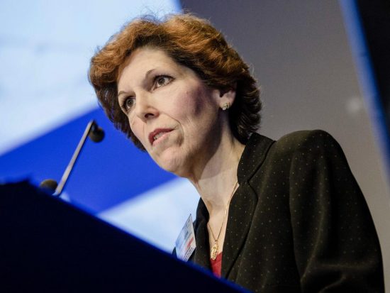 Mester (Fed): «Να συνεχιστεί η αύξηση επιτοκίων μέχρι την αποκλιμάκωση του πληθωρισμού»