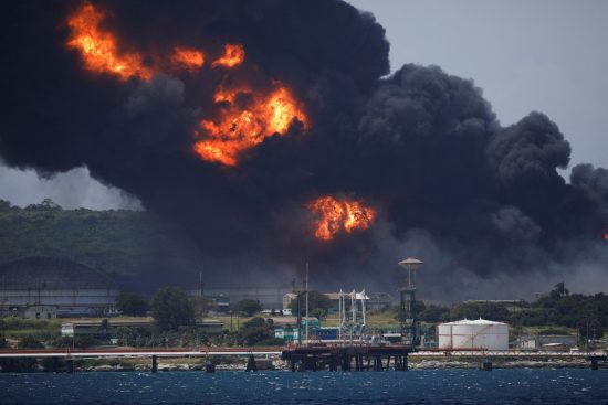 Κούβα: Εκτός ελέγχου μαίνεται η πυρκαγιά σε πετρελαϊκές εγκαταστάσεις