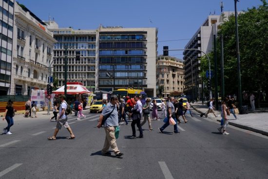 COVID-19: Τι μας περιμένει από το φθινόπωρο – Φόβοι για νέο κύμα