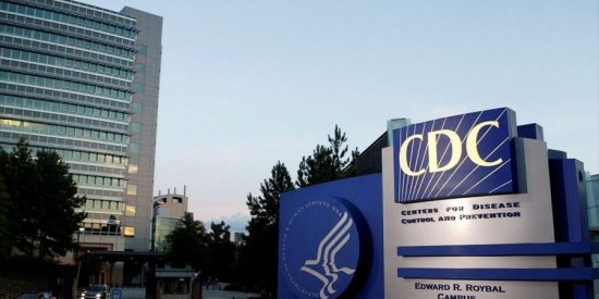 Απρόσμενη παραδοχή του CDC: «Τα θαλασσώσαμε στην πανδημία»