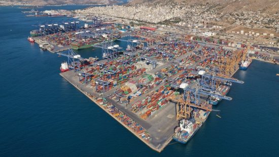 Cosco: Κέρδισε στο 6μηνο 30,5 δισ. δολάρια, αλλά το λιμάνι του Πειραιά εμφανίζει πτώση στη διακίνηση 14%