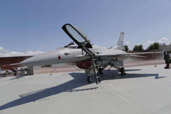 Η Πολεμική Αεροπορία παρέλαβε τα πρώτα F-16 Viper (φωτο)