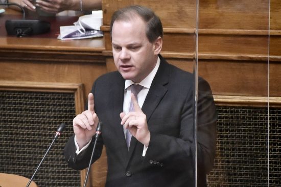 Καραμανλής: Επιλύουμε χρόνια προβλήματα στις επιβατικές μεταφορές και στον σιδηρόδρομο