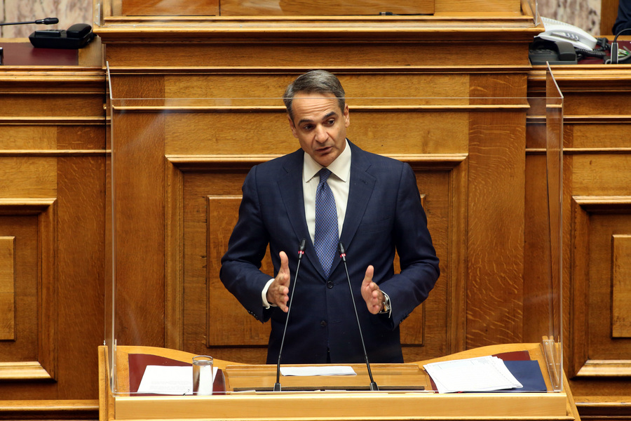 Ο πρωθυπουργός Κυριάκος Μητσοτάκης μιλάει στην Ολομέλεια της Βουλής απαντώντας σε επίκαιρη ερώτηση που έχει καταθέσει ο αρχηγός της αξιωματικής αντιπολίτευσης Αλέξης Τσίπρας στο πλαίσιο της «Ώρας του Πρωθυπουργού»