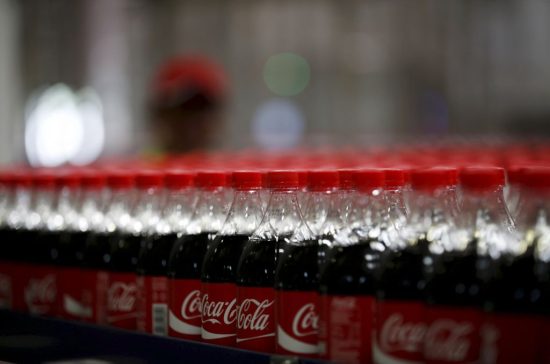 Η Coca-Cola υιοθετεί τα μη αποσπώμενα καπάκια σε όλες τις συσκευασίες της