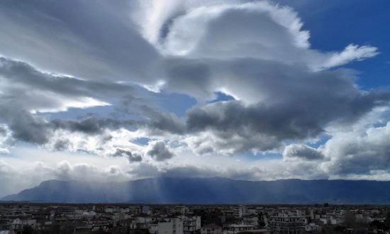 Καιρός: Πτώση της θερμοκρασίας και τοπικές βροχές