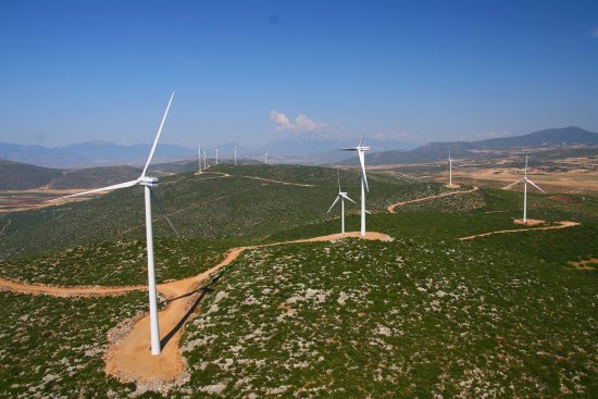 Όμιλος ΔΕΗ: Οδηγεί την ενεργειακή μετάβαση