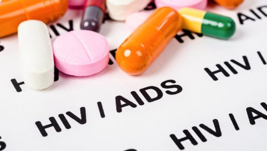 AIDS: Μειωμένα τα κρούσματα στην Ελλάδα – Όχι στο στίγμα και στον φόβο της εξέτασης