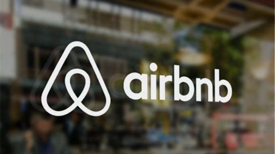 Airbnb: «Φουλάρουν» οι χειμερινοί προορισμοί ενόψει Χριστουγέννων