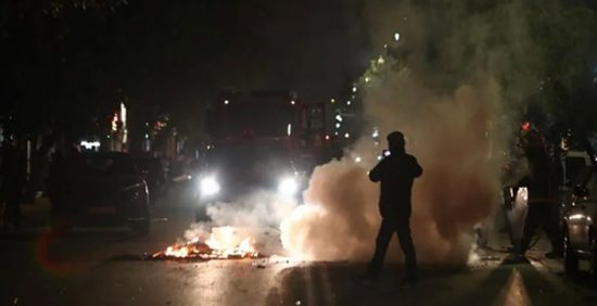 16 συλλήψεις σε Εξάρχεια και Αυλίζα Αχαρνών – Τραυματίστηκαν 13 αστυνομικοί