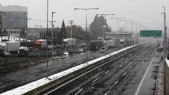 Συνεχίζονται οι χιονοπτώσεις σήμερα και αύριο – Οδηγίες αυτοπροστασίας