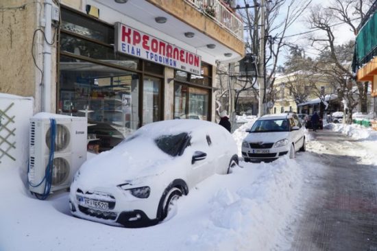 Ανοίγουν στις 09:00 αύριο οι δημόσιες υπηρεσίες, στις 10:00 τα καταστήματα