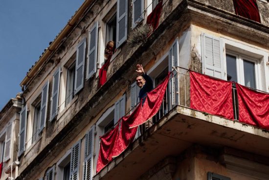 Αλέξης Τσίπρας: Να ακολουθήσουν προσωπικές και συλλογικές «αναστάσεις»