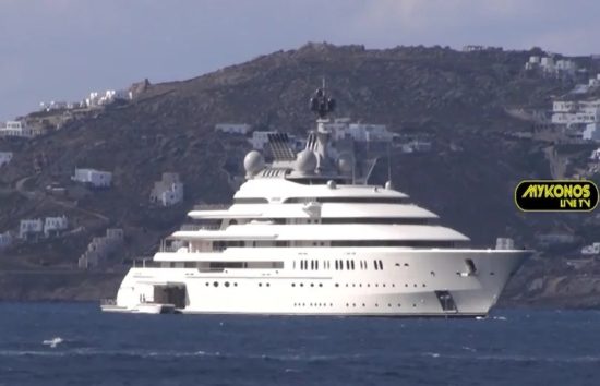 Μύκονος: Θαυμασμός για το mega-yacht «Opera» των €400 εκατομμυρίων Άραβα μεγιστάνα