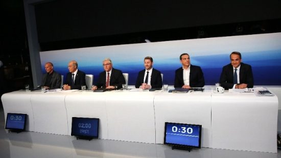 ΤΟ ΠΑΡΑΣΚΗΝΙΟ ΤΟΥ DEBATE: Το καυγαδάκι για τις 3 δημοσιογράφους-συζύγους πολιτικών, το «βεστιάριο»-γραφείο του Ζούλα για τη γραβάτα του Ανδρουλάκη, η μπάσα φωνή της Τζίμα, οι γκριμάτσες εκτός κάμερας και το θολό και κρύο ΚΨΜ των δημοσιογράφων