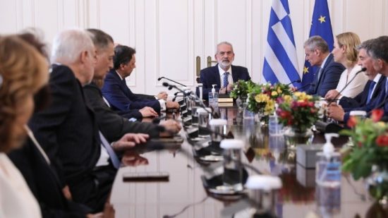 Σαρμάς: Να είμαστε αμερόληπτοι, ουδέτεροι και αντικειμενικοί