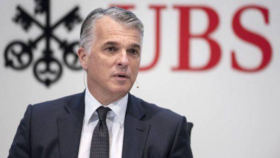 UBS: Οι δασμοί Τραμπ δεν θα βοηθήσουν πραγματικά ούτε τον πληθωρισμό να μειωθεί, ούτε τα επιτόκια