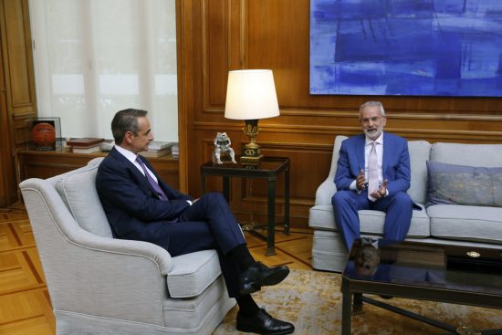 Μητσοτάκης: Παρέλαβε από τον Ιωάννη Σαρμά – «Θα κάνω το καλύτερο που μπορώ»