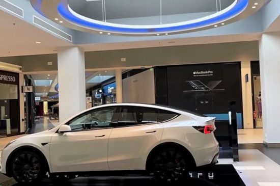 Tesla: Νέο κατάστημα Pop-Up στη Θεσσαλονίκη