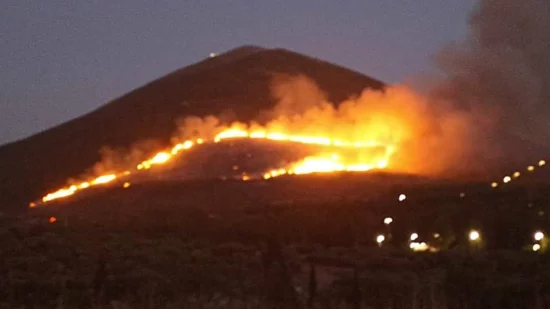 Μαίνονται οι φωτιές σε Έβρο, Βοιωτία, Πάρνηθα και Άνδρο – Ξεκίνησαν τα εναέρια μέσα