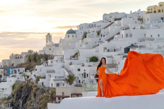 Flying Dress Photo: Η ελληνική επιχείρηση με τζίρο 500.000 δολ. στο 4μηνο – Βγάζει φωτογραφίες διακοπών ιδανικές για το instagram