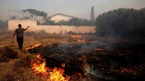 Πυρκαγιά στο Λουτράκι: Διακοπή κυκλοφορίας στην Αθηνών-Κορίνθου