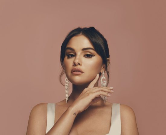 Selena Gomez: Πώς η «Σπάνια Ομορφιά» της κατέκτησε τους καταναλωτές – Αναμένει τριπλασιασμό των πωλήσεων σε ένα χρόνο