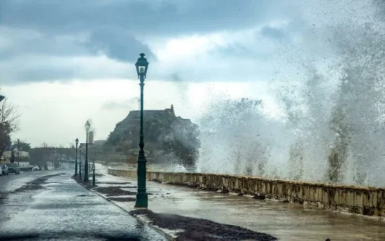 Έντονο χαλάζι στην Κέρκυρα – Απεγκλωβισμός 10 ατόμων στο Πόρτο Τιμόνι