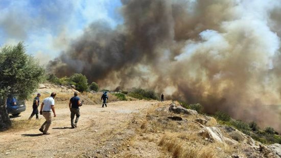 Βοιωτία: Συνεχίζεται η μάχη με τις φλόγες στο Σαράντη – Πνέουν ισχυροί άνεμοι