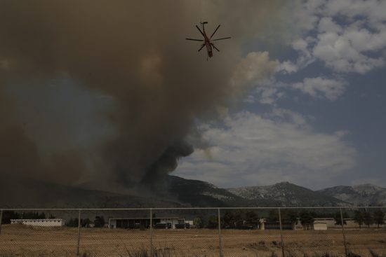 Πυρκαγιές: Αντιμέτωποι με 99 φωτιές σε όλη τη χώρα οι Πυροσβέστες – Η εικόνα από τα ενεργά μέτωπα (upd)