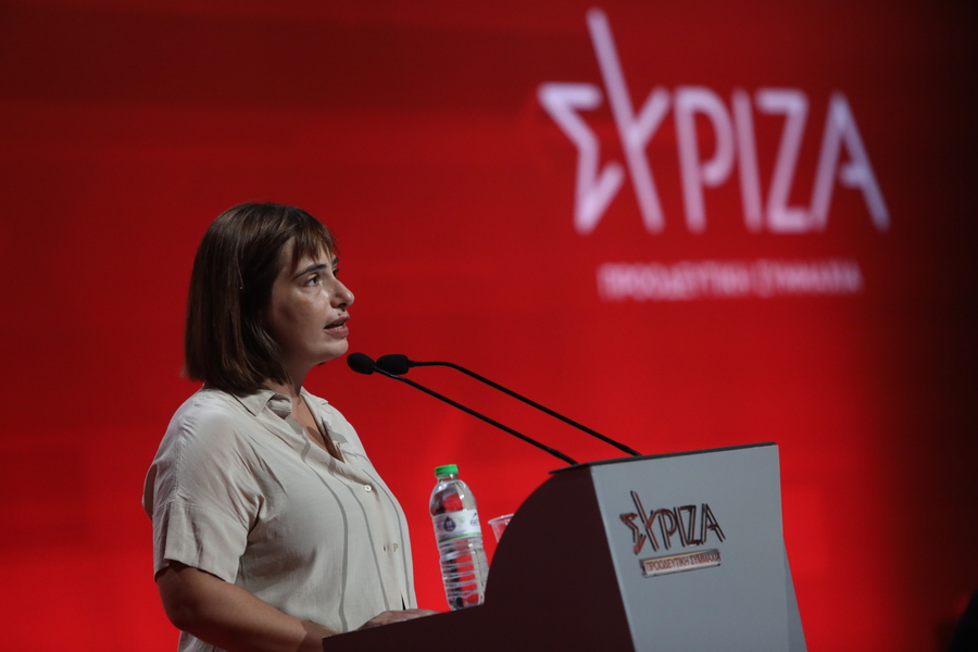 Η γραμματέας της ΚΕ του ΣΥΡΙΖΑ - Προοδευτική Συμμαχία Ράνια Σβίγκου μιλάει στο Διαρκές Συνέδριο του κόμματος