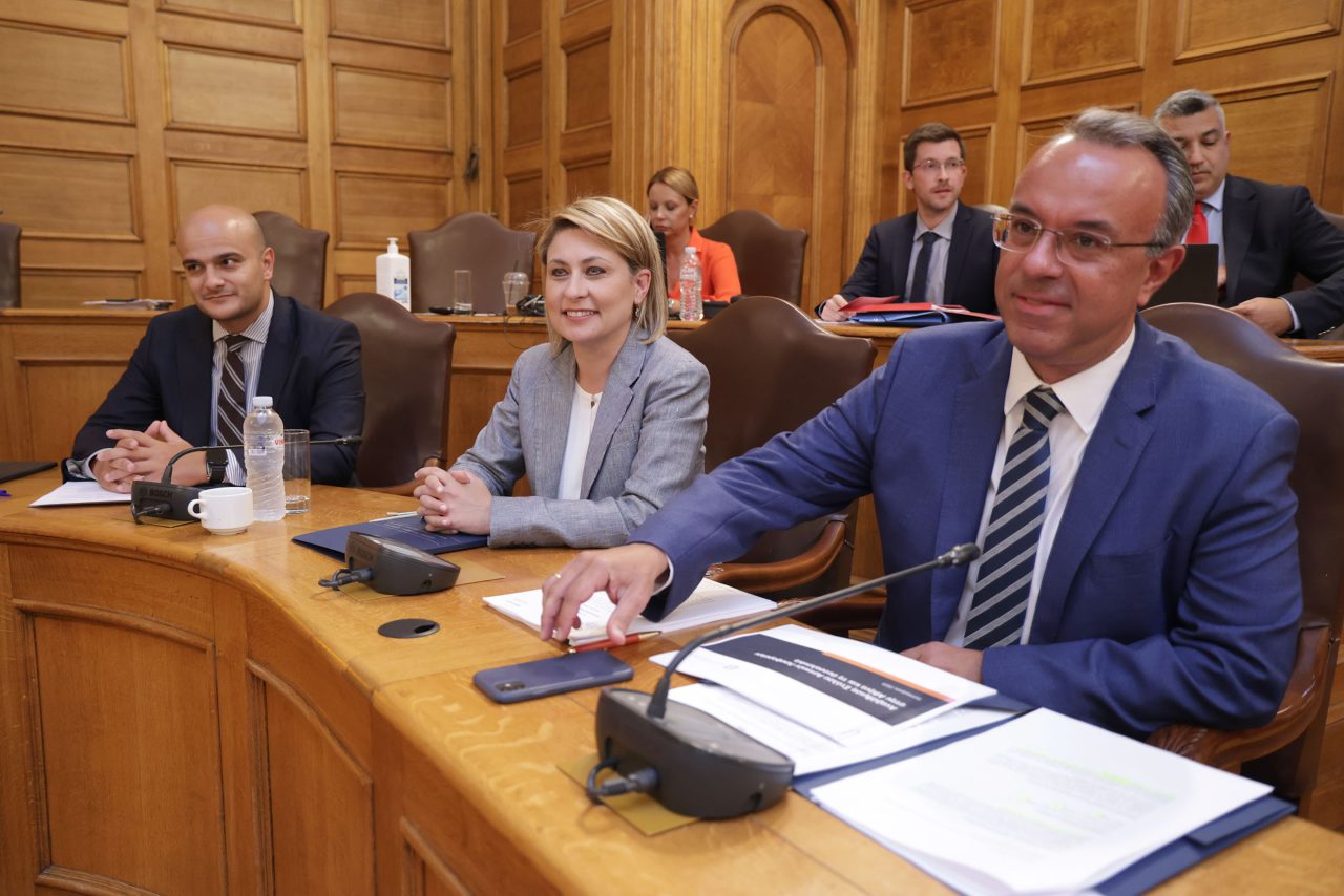 Χρήστος Σταϊκούρας, Χριστίνα Αλεξοπολουλου και Γιάννης Ξιφαράς στη Βουλή