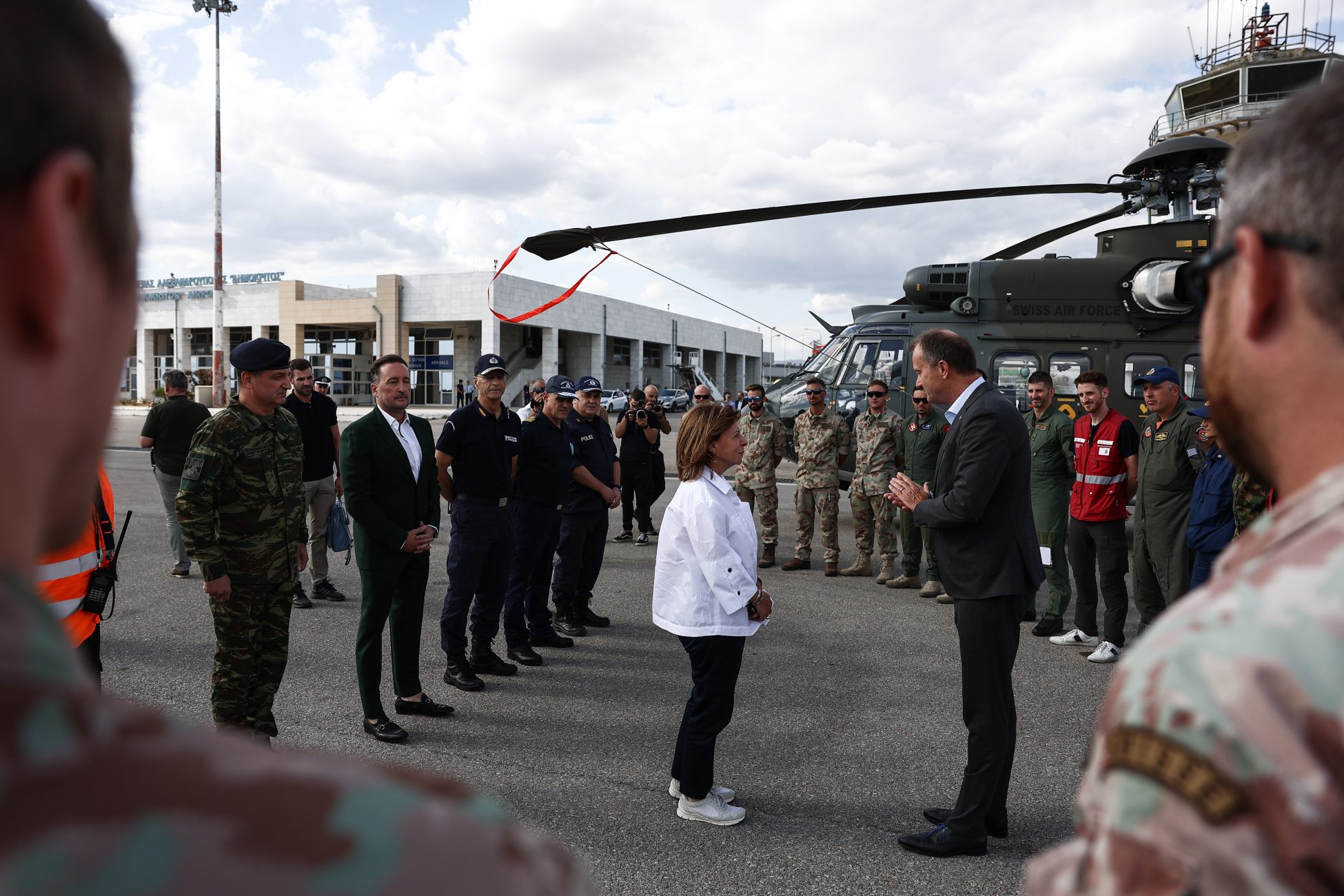 Έβρος: Τους Ελβετούς πυροσβέστες που συμμετείχαν στην κατάσβεση στη Δαδιά συνάντησε η Σακελλαροπούλου