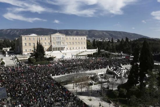 Πανελλαδική απεργία την Πέμπτη: Πώς θα κινηθούν τα Μέσα Μεταφοράς – Ποιοι κλάδοι «κατεβάζουν» ρολά