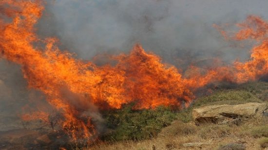 Σε εξέλιξη πυρκαγιά κοντά στον οικισμό Μαρωνιά Σητείας