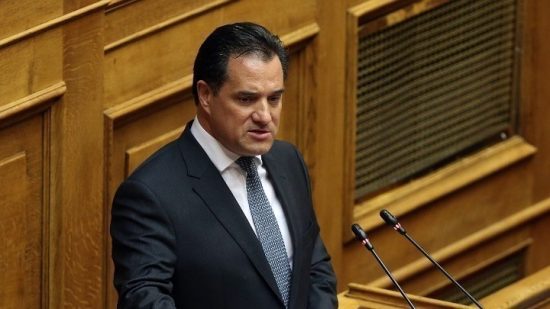 Γεωργιάδης: Ακατάσχετο επίδομα μητρότητας, βελτιώσεις για ελεύθερους επαγγελματίες και αγρότες με χρέη στον ΕΦΚΑ